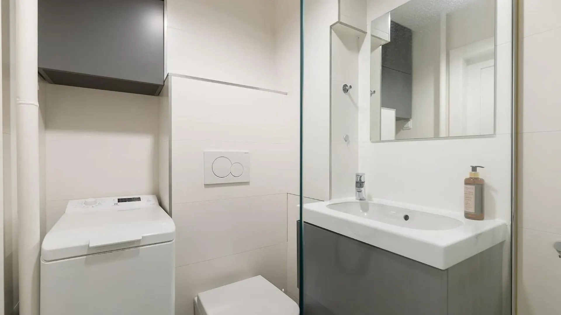 Rent Like Home - Salezego 6 Warsaw Apartment